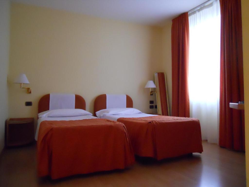 Albergo Italia Urbino Szoba fotó