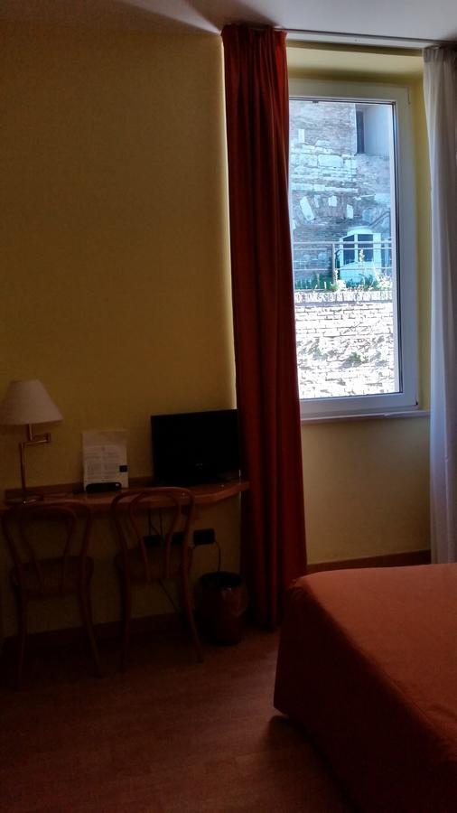Albergo Italia Urbino Szoba fotó